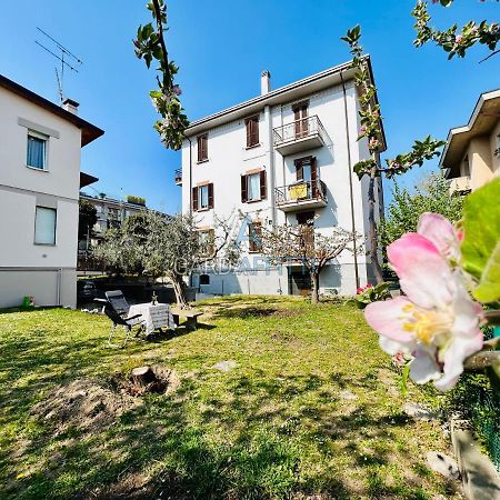 Ares Apartment - Vicino Al Lago Di Garda E Alla Stazione Treno Desenzano del Garda Exterior foto
